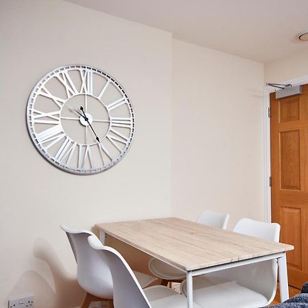 באת' Stunning Hepburn Suite! מראה חיצוני תמונה
