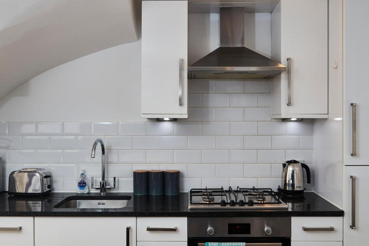 באת' Stunning Hepburn Suite! מראה חיצוני תמונה